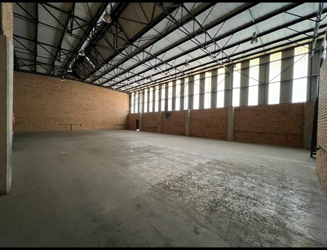710M² WAREHOUSE TO LET IN LASER PARK